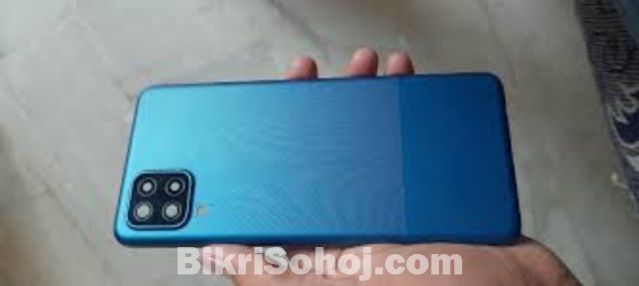 Samsung m12